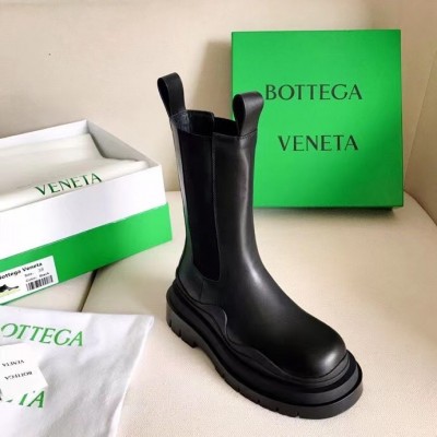 Bottega Veneta BV Tire Chelsea Boots In Black Calfskin TDSS12117