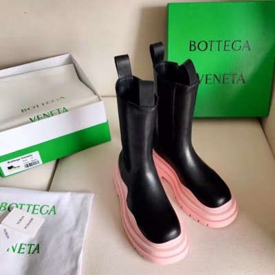 Bottega Veneta BV Tire Chelsea Boots with Pink Outsole TDSS12122