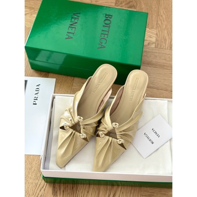 Bottega Veneta Bunnie Flat Mules In Beige Patent Leather TDSS12098