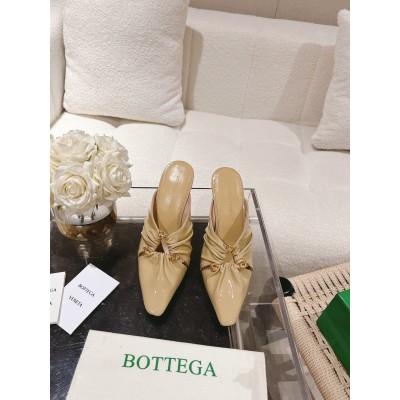 Bottega Veneta Bunnie Mules 90mm In Beige Patent Leather TDSS12100