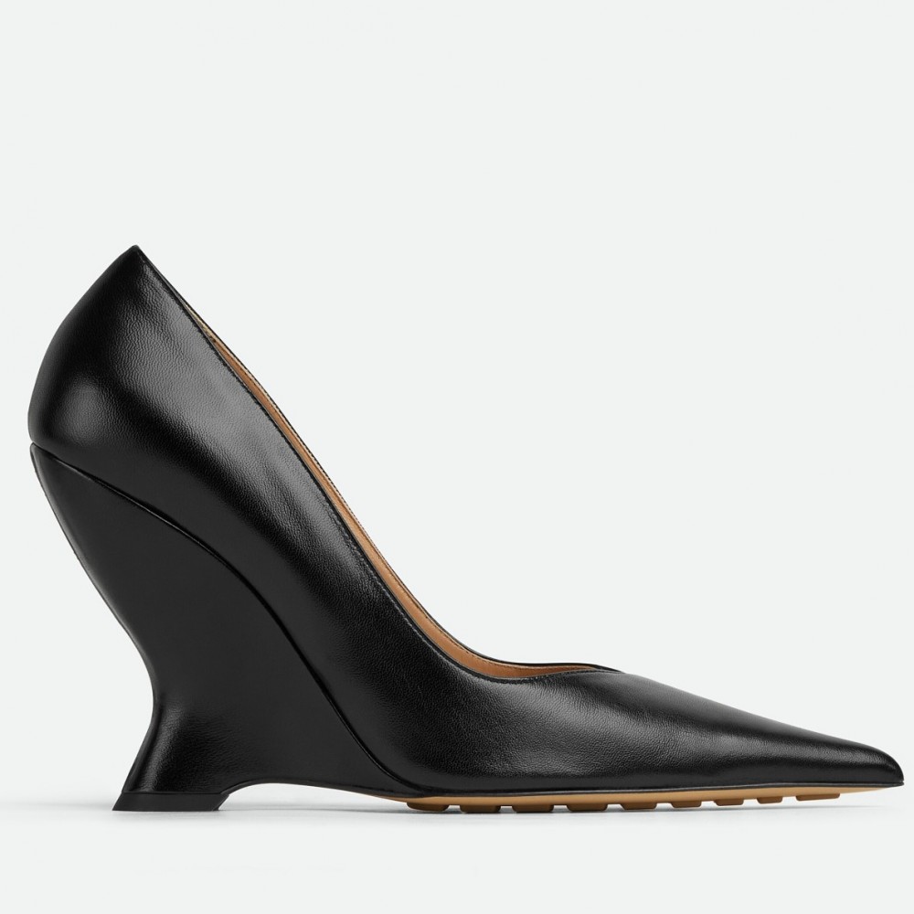 Bottega Veneta Punta Pumps in Black Lambskin TDSS12201