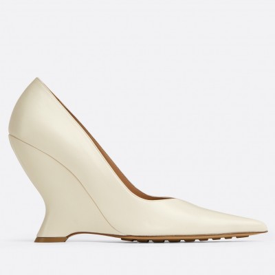 Bottega Veneta Punta Pumps in White Lambskin TDSS12203