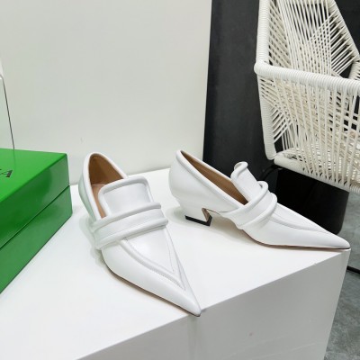 Bottega Veneta Spada Pumps in White Lambskin TDSS12215