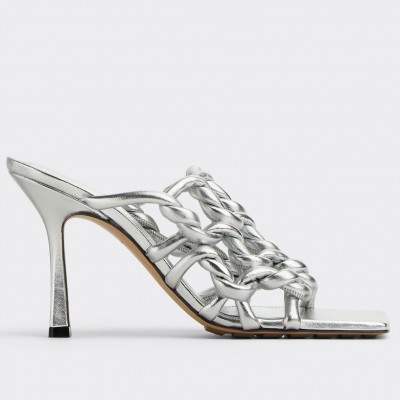 Bottega Veneta Stretch Twist Sandals In Silver Metallic Lambskin TDSS12266