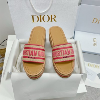 Dior Dioriviera Dway Platform Slides in Raffia and Pink Embroidered Cotton TDSS12576