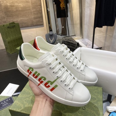 Gucci Men's Ace Sneakers in White Leather with Gucci Blade TDSS26315