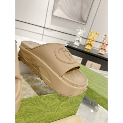 Gucci Slide Sandals in Beige Rubber with Interlocking G TDSS26270