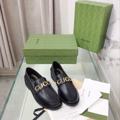 Gucci Women's Loafers in Black Leather with Gucci Logo TDSS26117