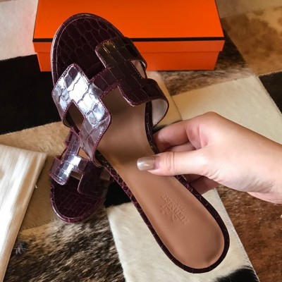 Hermes Oasis Slide Sandals In Bordeaux Niloticus Crocodile Shiny Skin TDSS13280