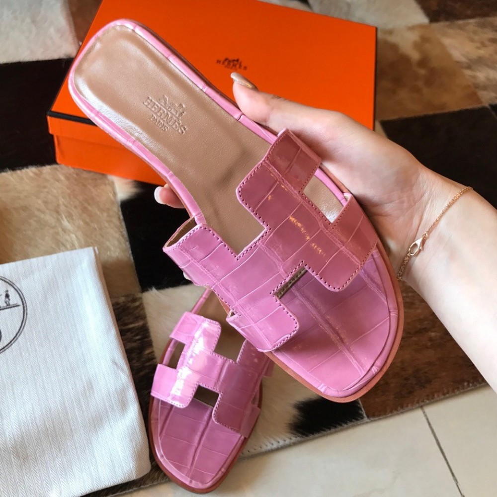 Hermes Oran Slide Sandals In Rose Sakura Shiny Niloticus Crocodile Skin TDSS13370