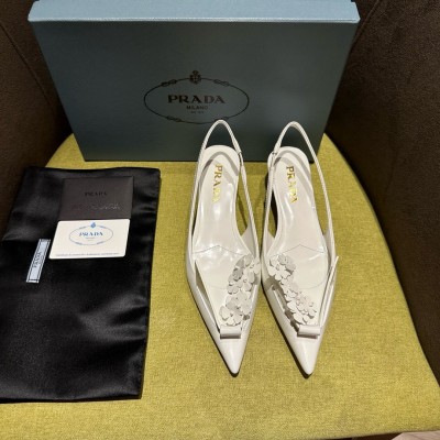 Prada Pumps 45mm in White Leather with Floral Appliques TDSS13777