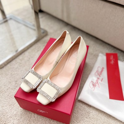 Roger Vivier Trompette Crystal Buckle Pumps in Off White Leather TDSS13927