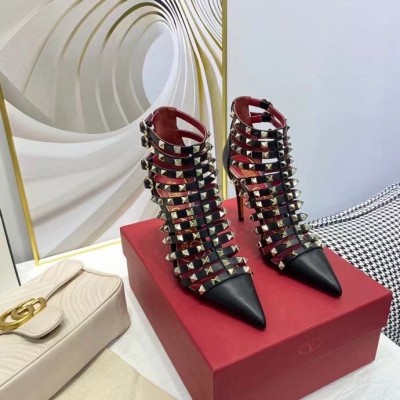 Valentino Rockstud Alcove Boots In Black Patent Leather TDSS14183